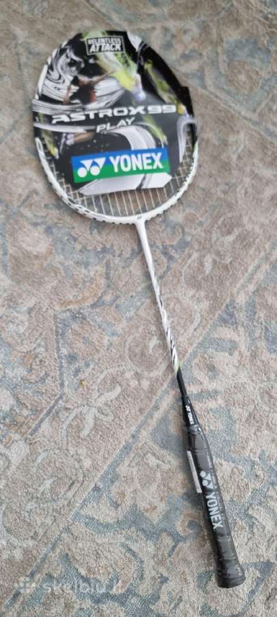 Naujos badmintono raketės Yonex