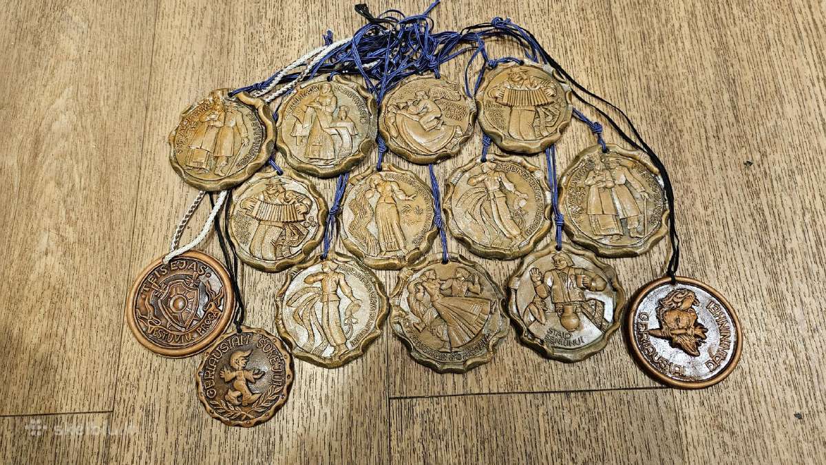 Moliniai medaliai.