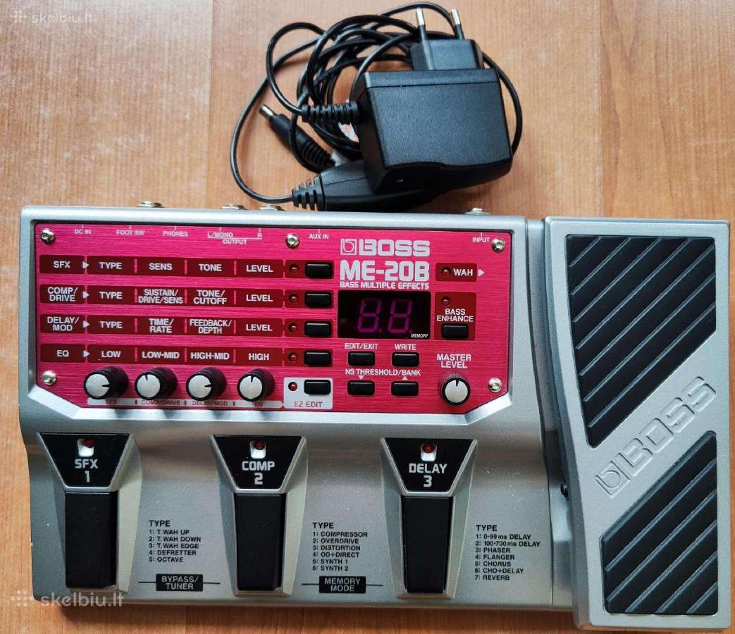 Parduodubosinėsgitaros Boss Me20b multiple effects
