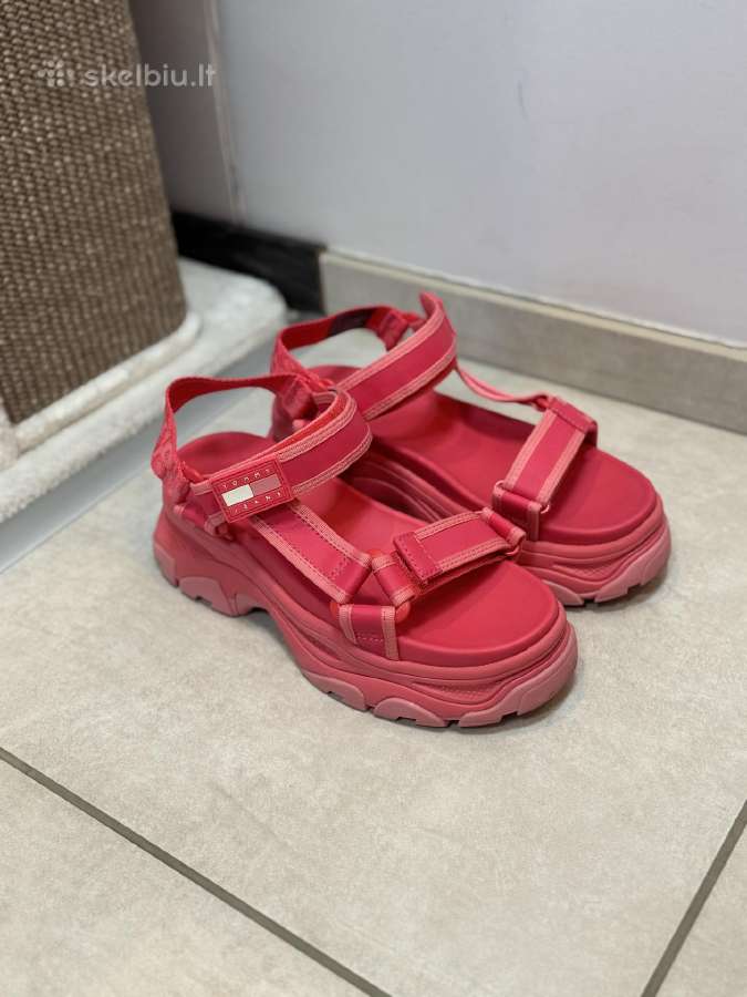 Tommy Hilfiger basutės