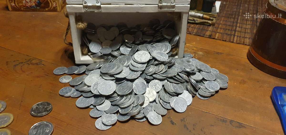 735 Lietuvisku centu ir litu monetos