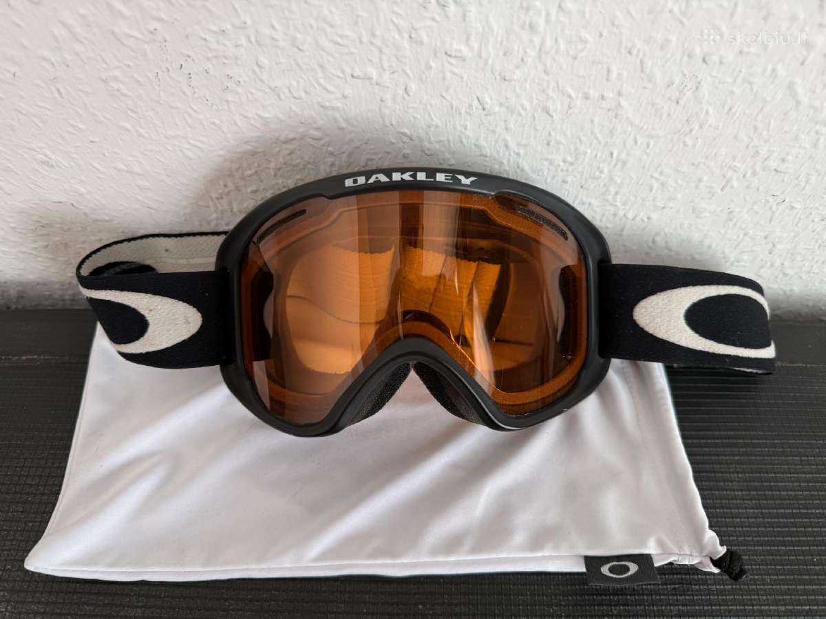 Oakley slidinejimo akiniai