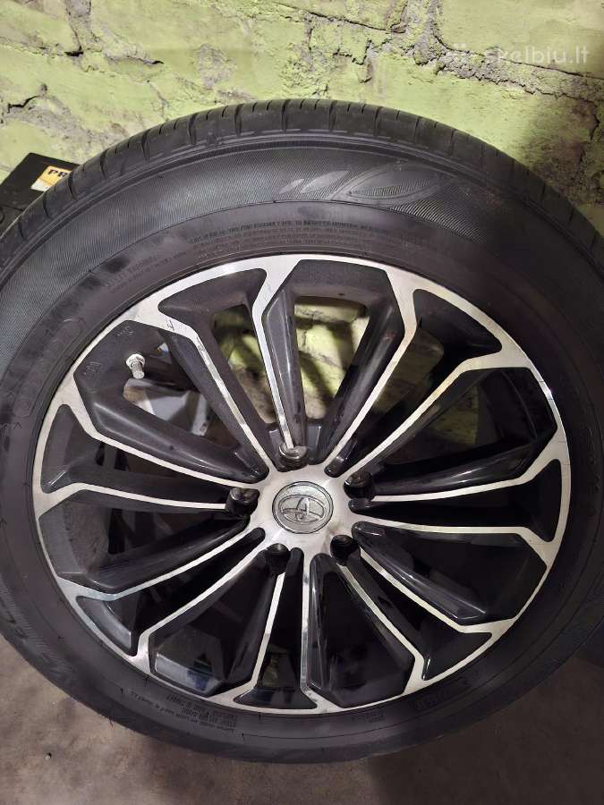 Toyota ratlankiai su padangomis