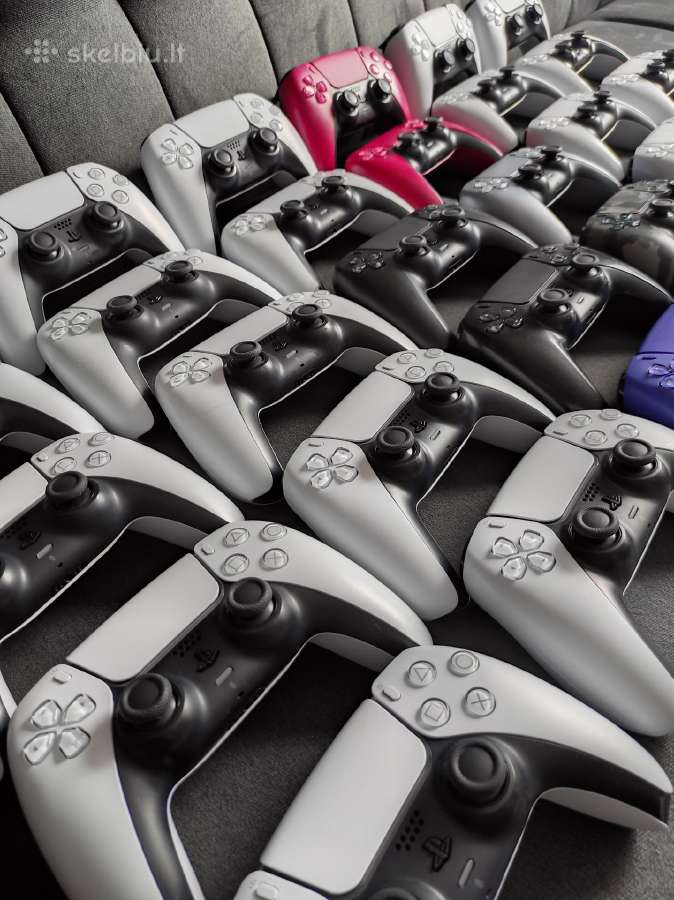 Playstation 5 controllers