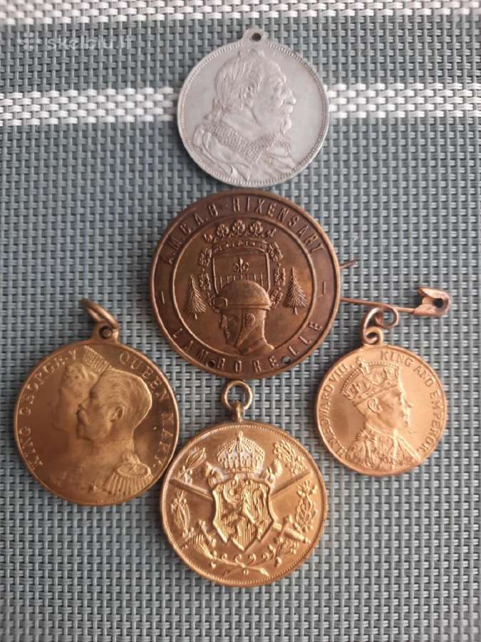 Ivairus medaliai