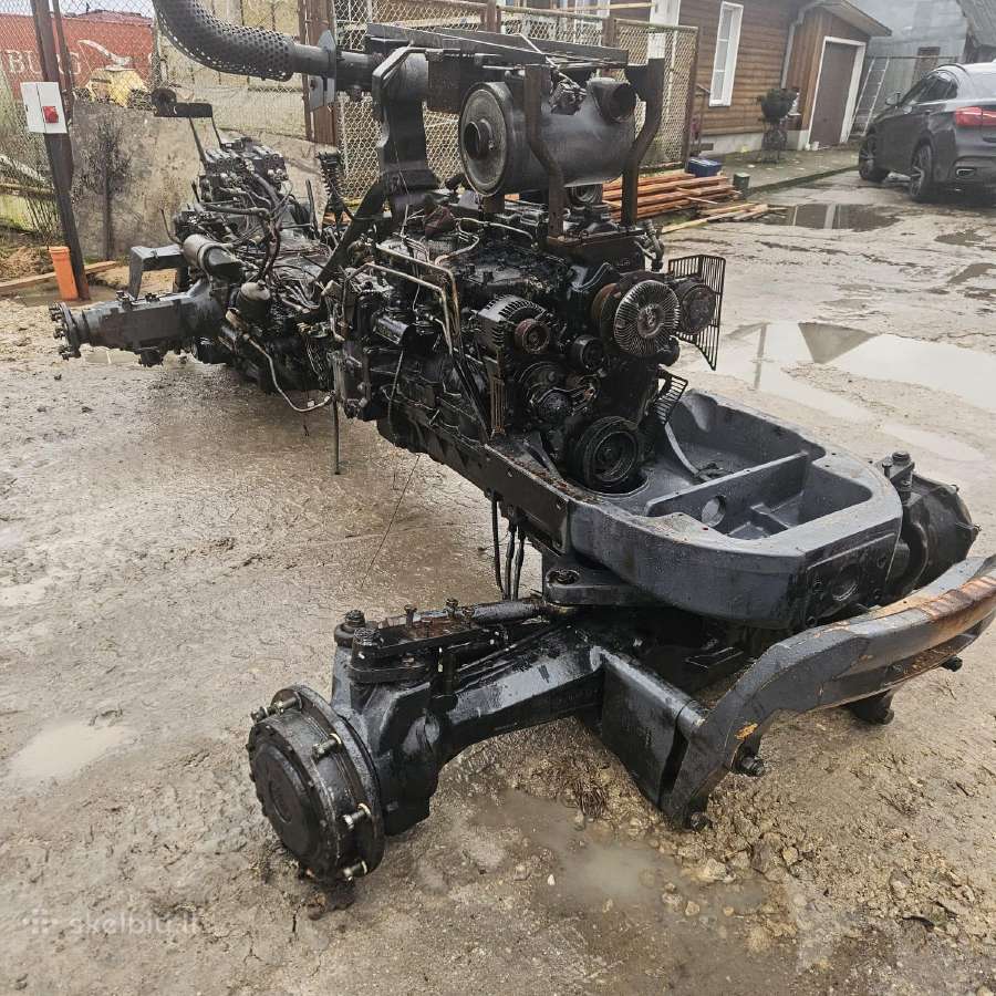 Traktorius New Holland 115 ardomas dalimis