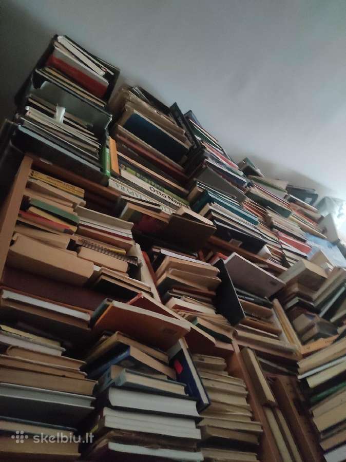 Parduodu 4000vnt knygų už 1000e