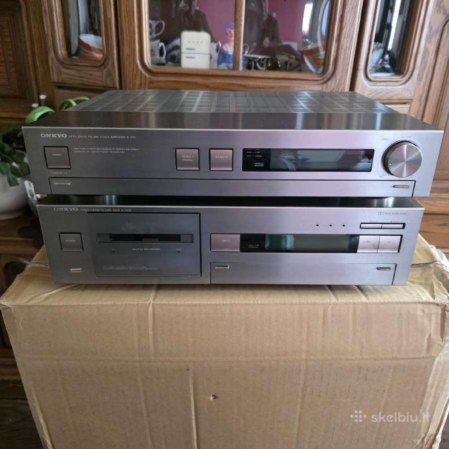 Onkyo R-200 stiprintuvas su fonokorektorium