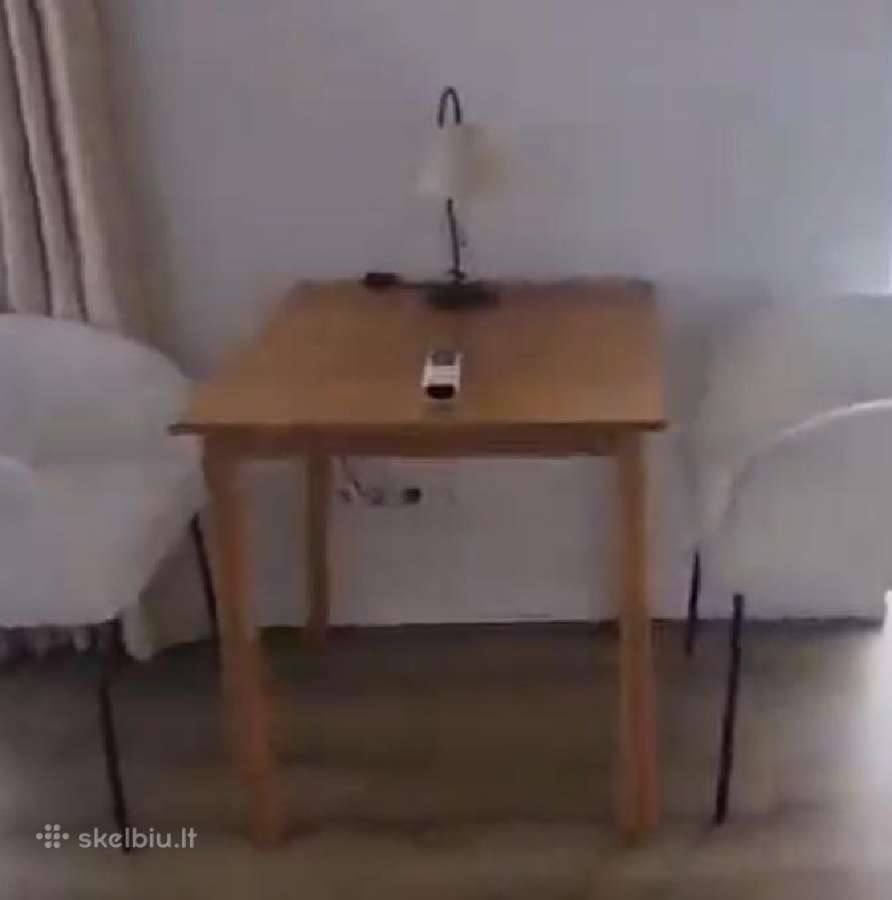 Natūralaus medžio stalas 75x75