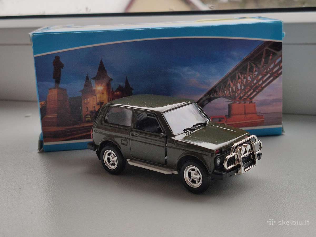 1:43 Lada niva