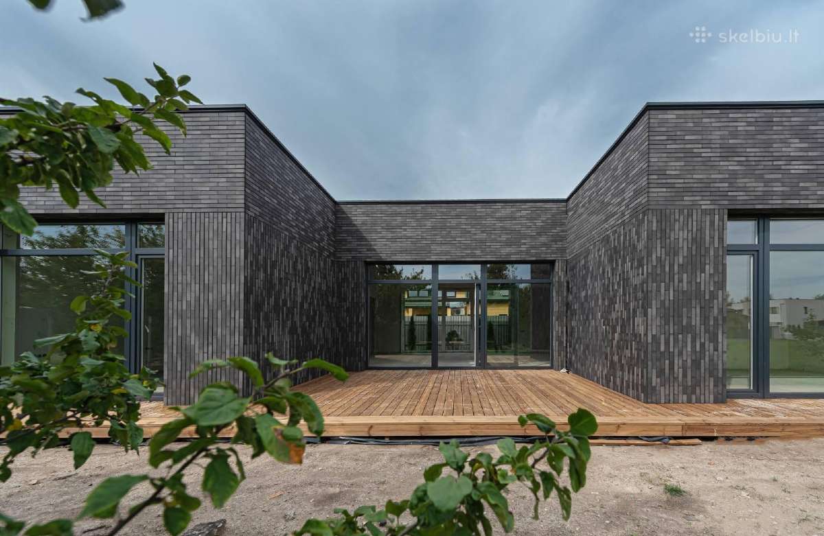 Parduodamas naujos statybos namas