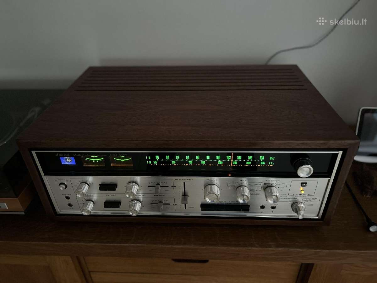 Vintažinis audio resyveris Sansui