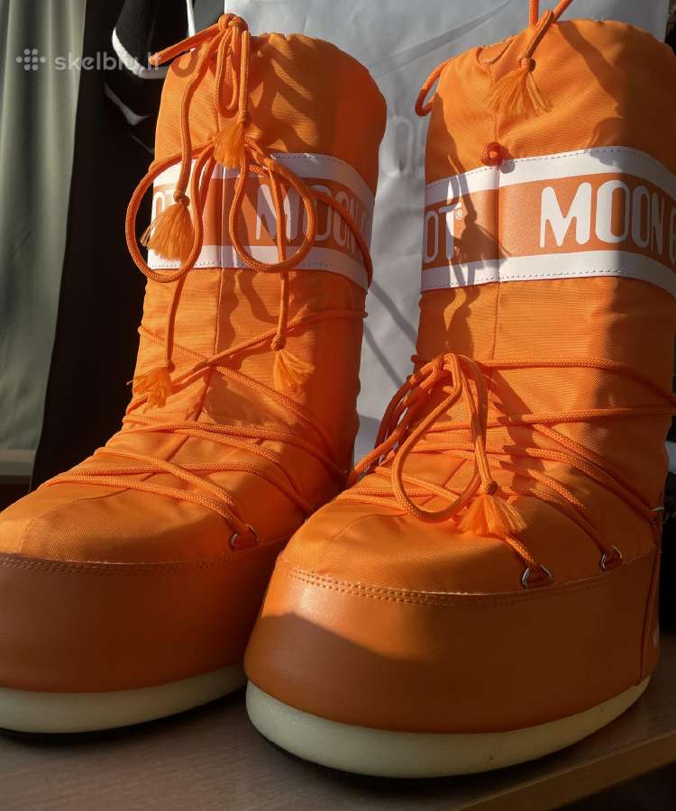 Moon boots