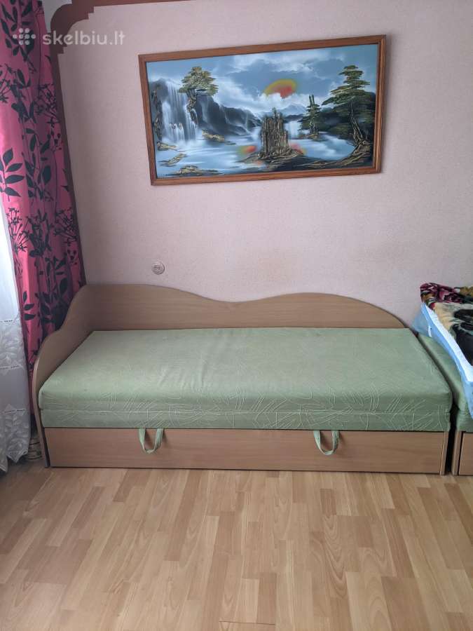 Viengulė barxatine lova