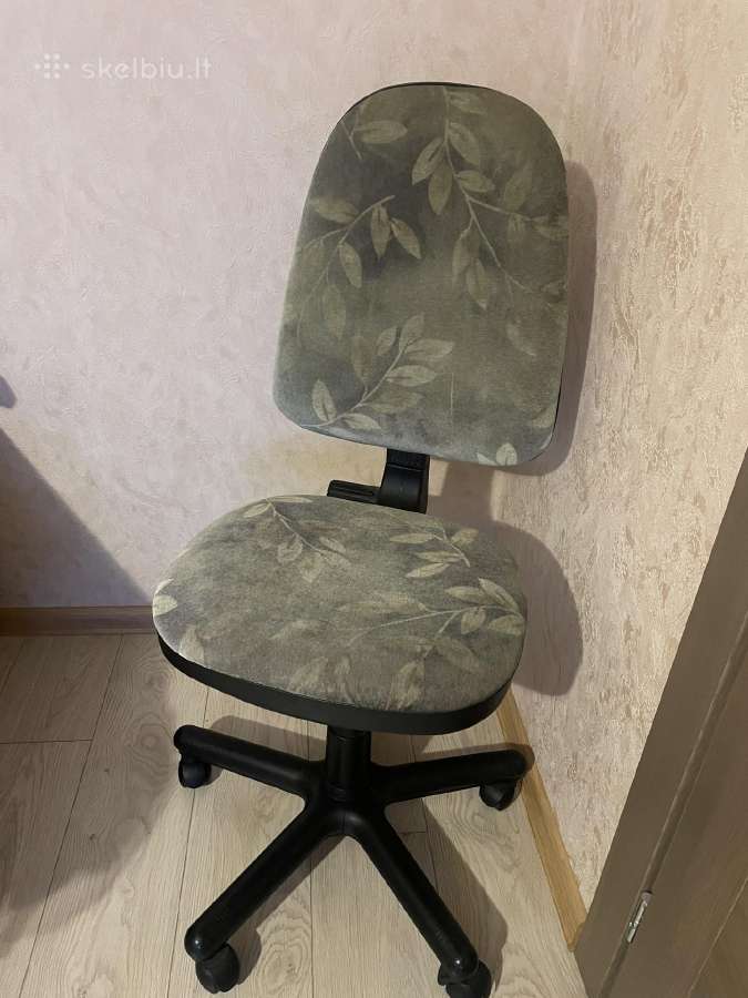 Parduodu rašomojo stalo kėdę ant ratukų