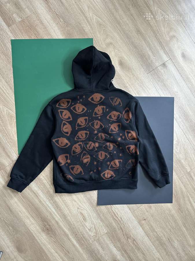 Nauja hoodie “is anyone watching? Įvairių didžių