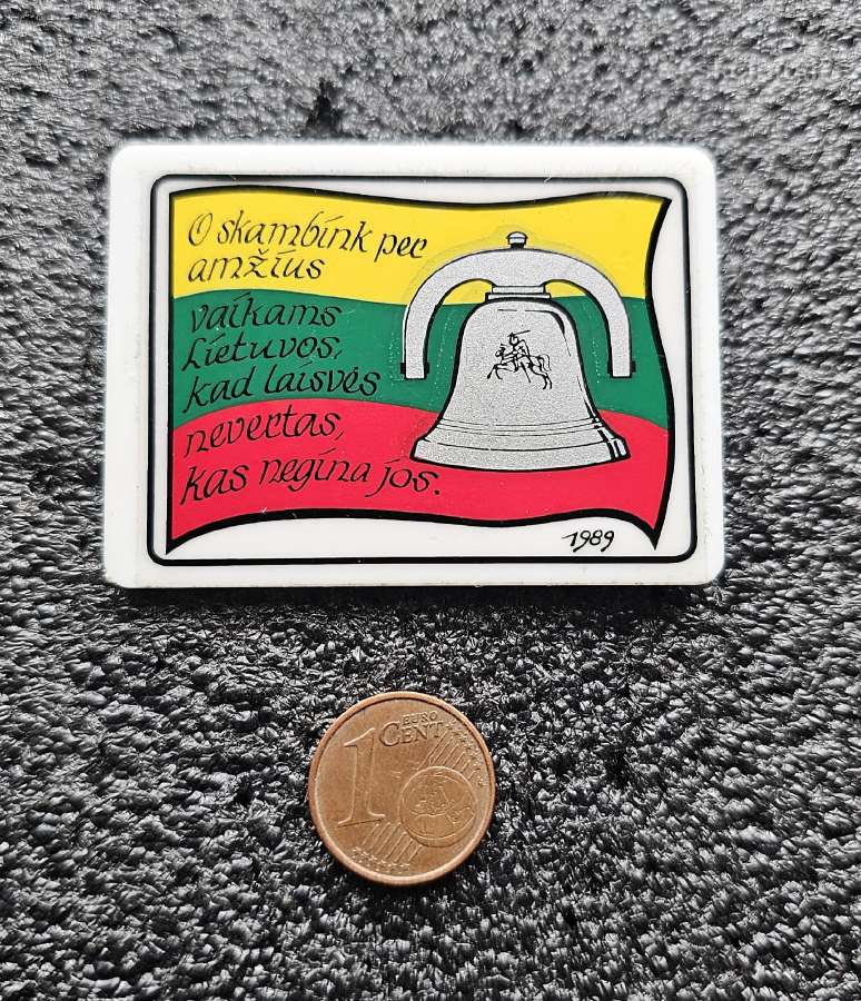 Sąjūdžio laikotarpio patriotinis ženkliukas.