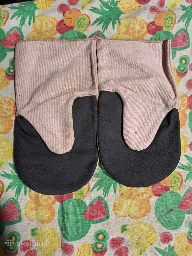 Parduodamos darbinės pirštinės. Poros kaina 2 eur.