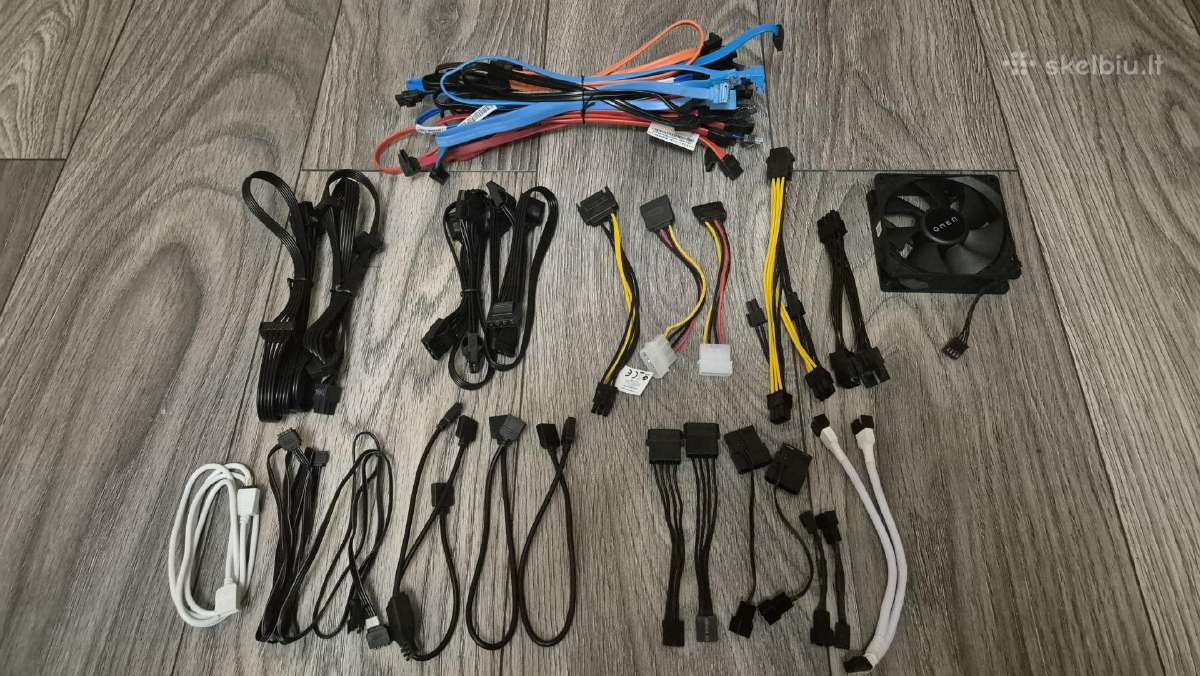 Corsair maitblokio, sata, fan, molex laidai ir kt.