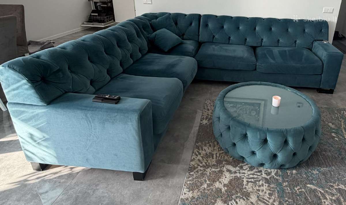 Parduodami baldai sofa ir stalas