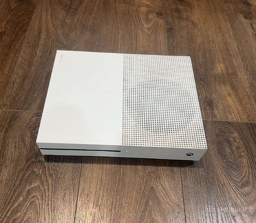 Xbox One S, White,500gb 1 pultas 4 žaidimai CD - nuotraukos Nr. 2