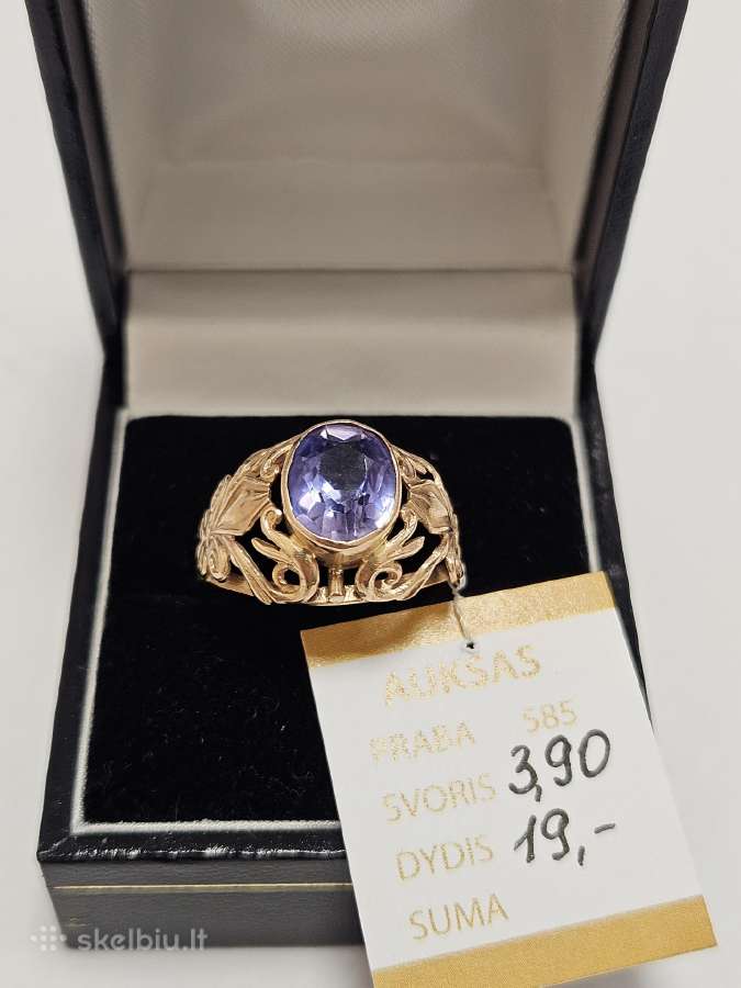 Auksinis žiedas - 386 Eur.
