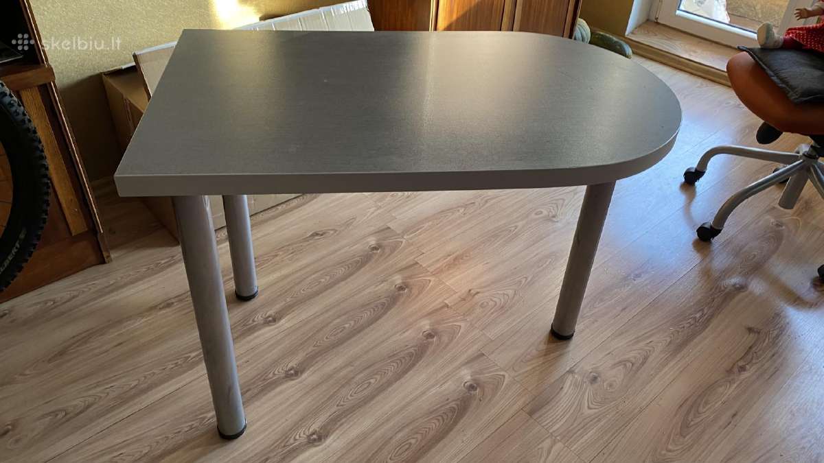 Stalas plotis 60cm, ilgis 100cm, aukštis 75