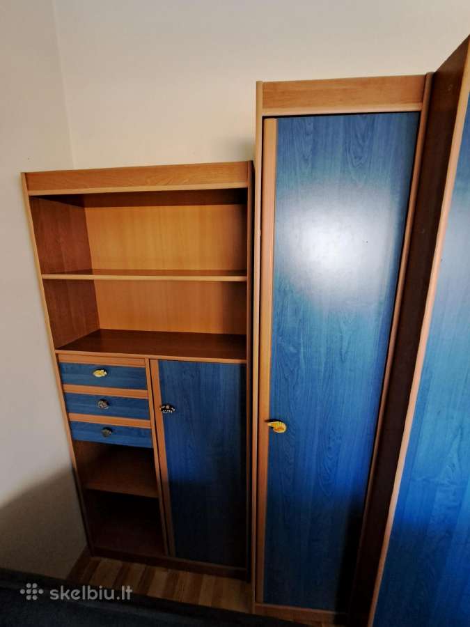 Parduodu kietų baldų vaikišką komplektą