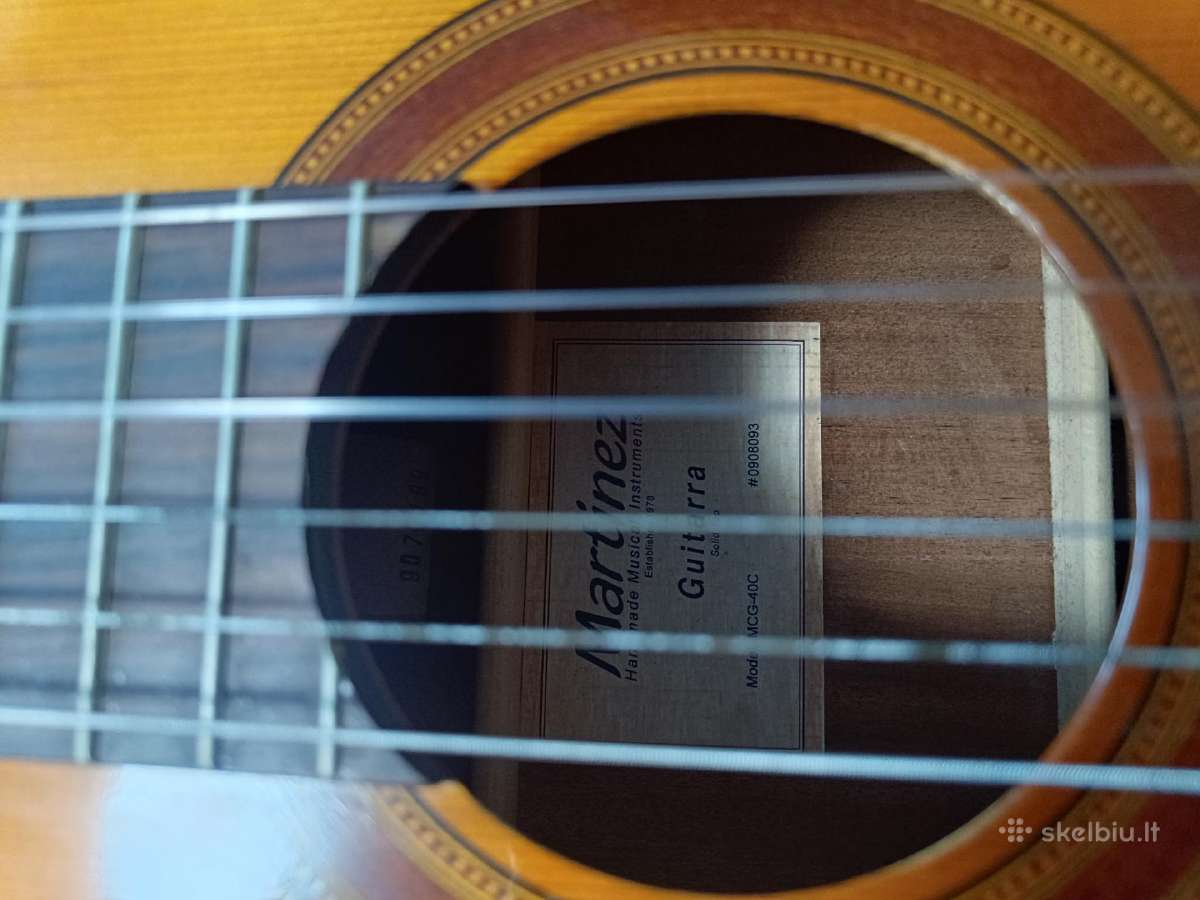 Parduodu klasikinę gitara su priedais - nuotraukos Nr. 3