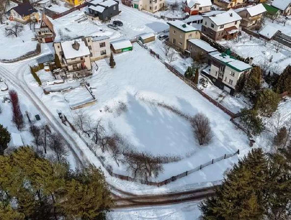 Trakų rajone Dėdeliškėse namas su nuosavu tvenkini