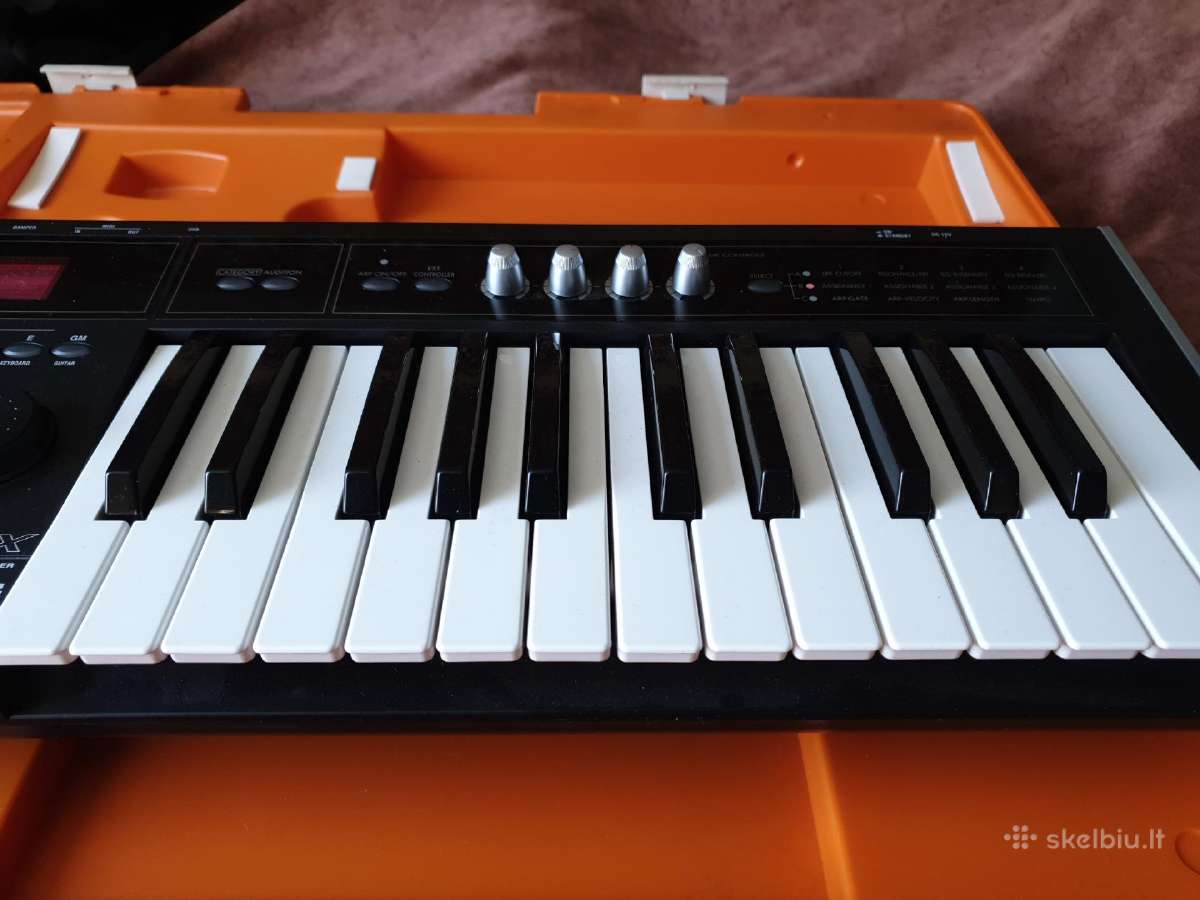 Korg micro X sintezatorius
