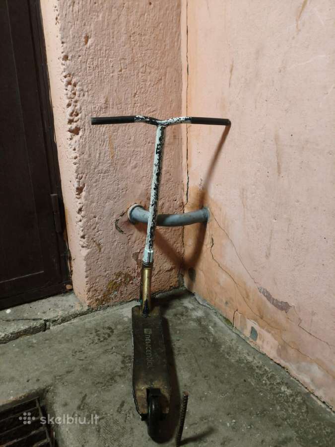 Paspirtukas triukinis.