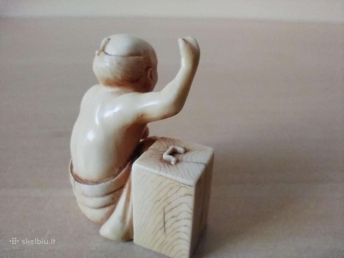 Netsuke ,berankis prašantis išmaldos'' - nuotraukos Nr. 6