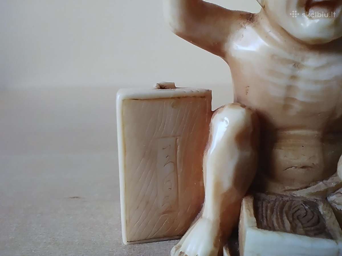 Netsuke ,berankis prašantis išmaldos'' - nuotraukos Nr. 9