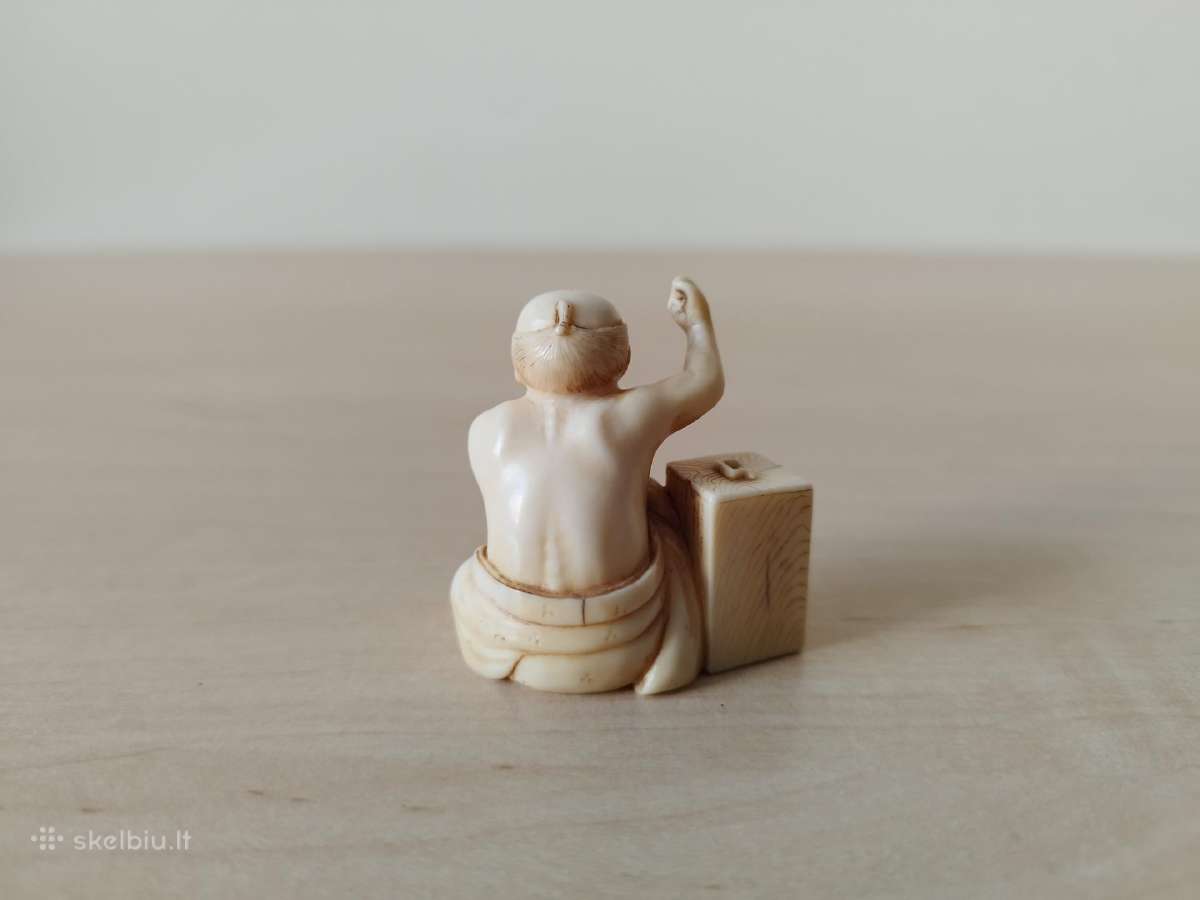 Netsuke ,berankis prašantis išmaldos'' - nuotraukos Nr. 10