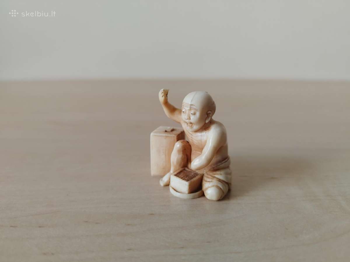 Netsuke ,berankis prašantis išmaldos'' - nuotraukos Nr. 12