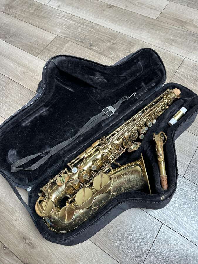 Parduodamas alto saksofonas Amati Super Classic
