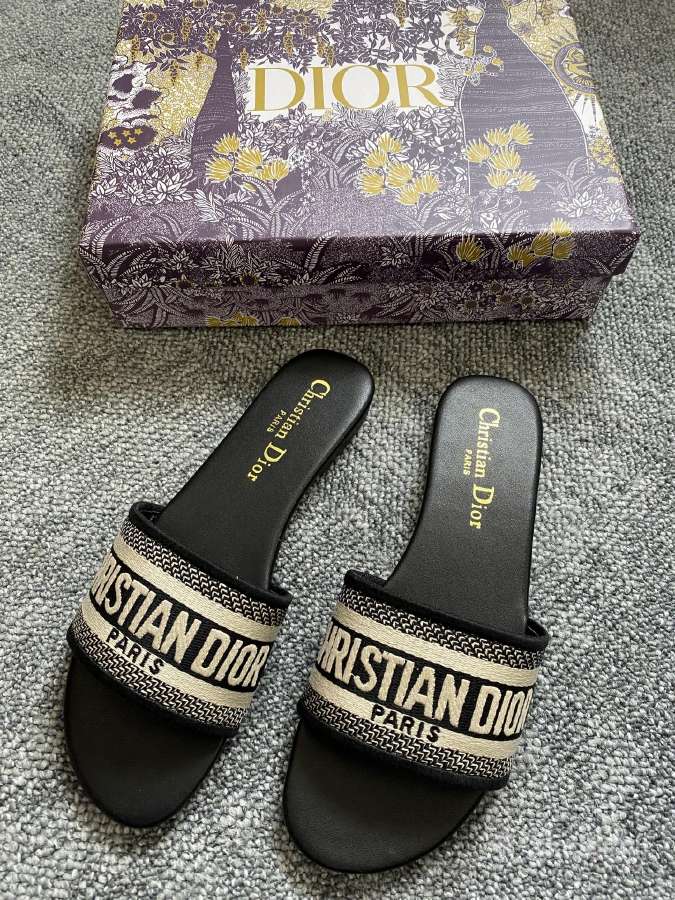 Dior šlepetės