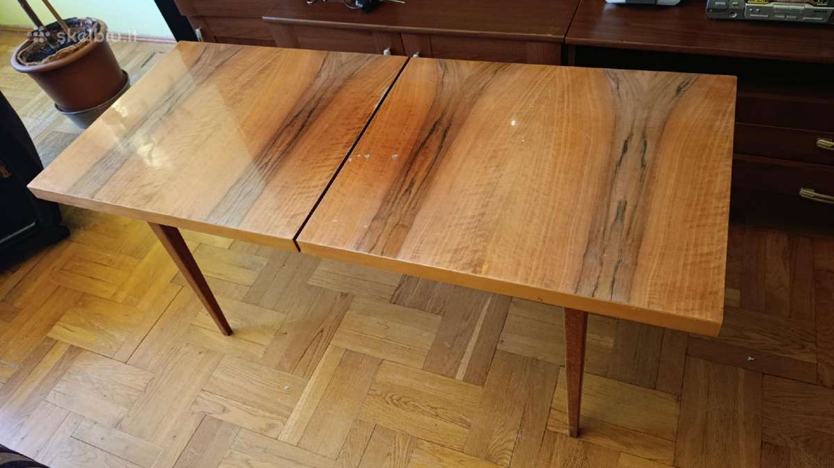 Vintažinis staliukas modernaus stiliaus 1960