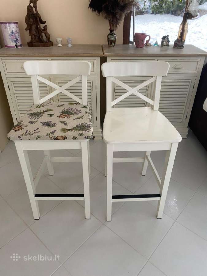 Baltos paaukštintos (65 cm) kėdės