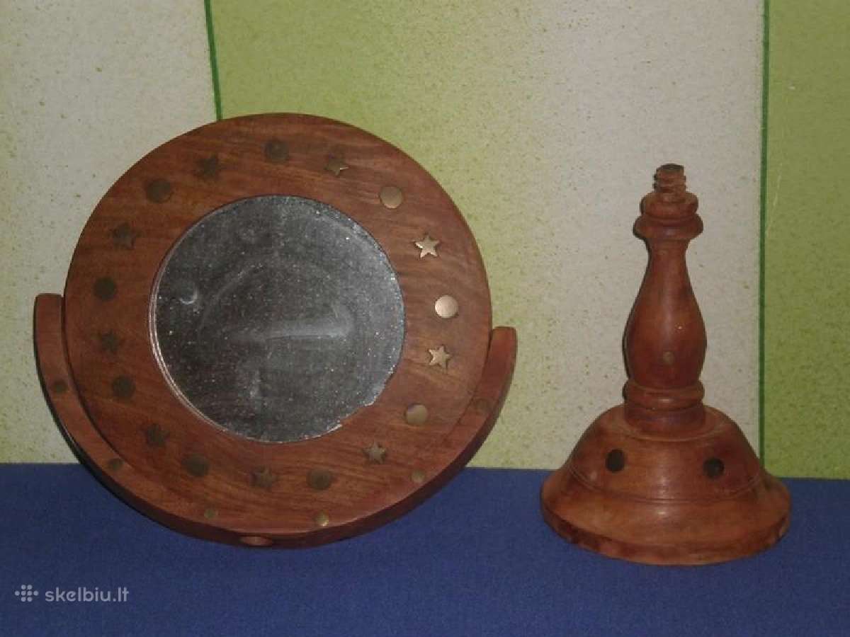 Medinis stalinis veidrodis su zalvarinem detalem. - nuotraukos Nr. 3
