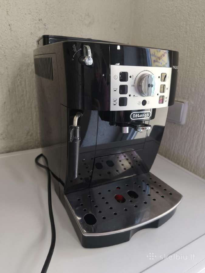 Kavos aparatas "Delonghi Magnifika S"
