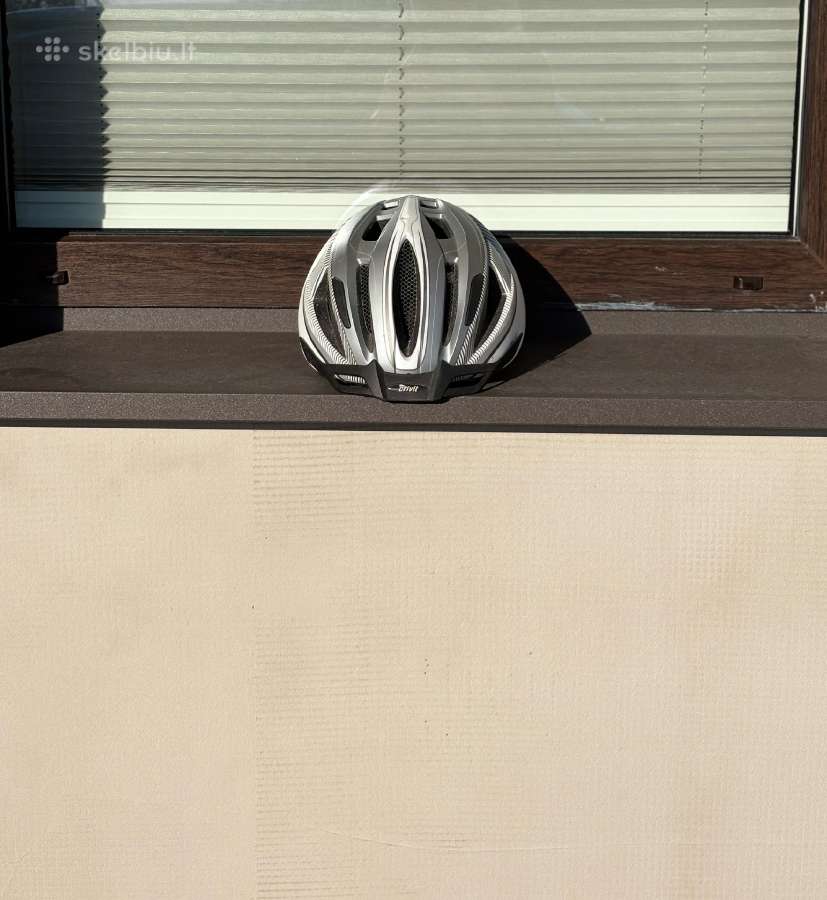 Parduodu dviračio šalmą kaina 10€.