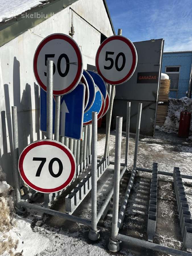 Stovas kelio ženklams - nuotraukos Nr. 9