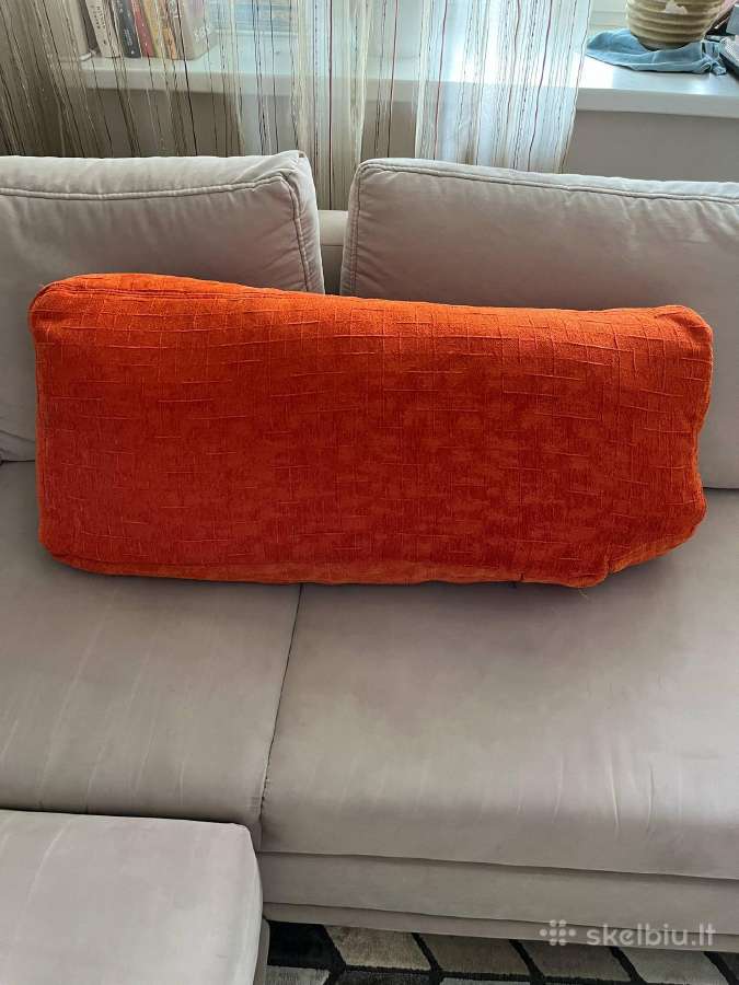 Didelė dekoratyvinė pagalvė 3 eur
