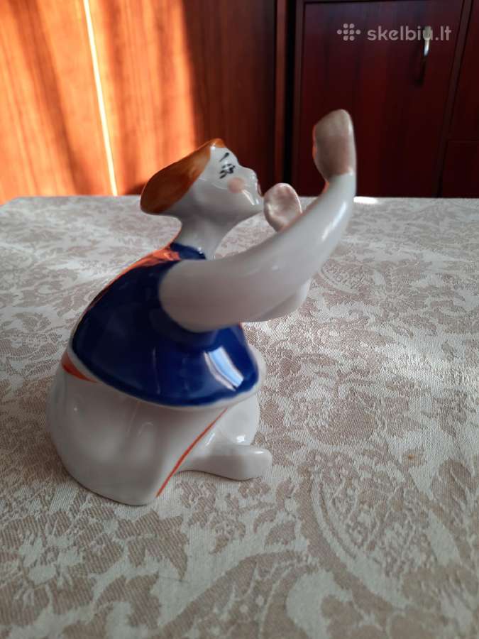Porceliano statulėlė