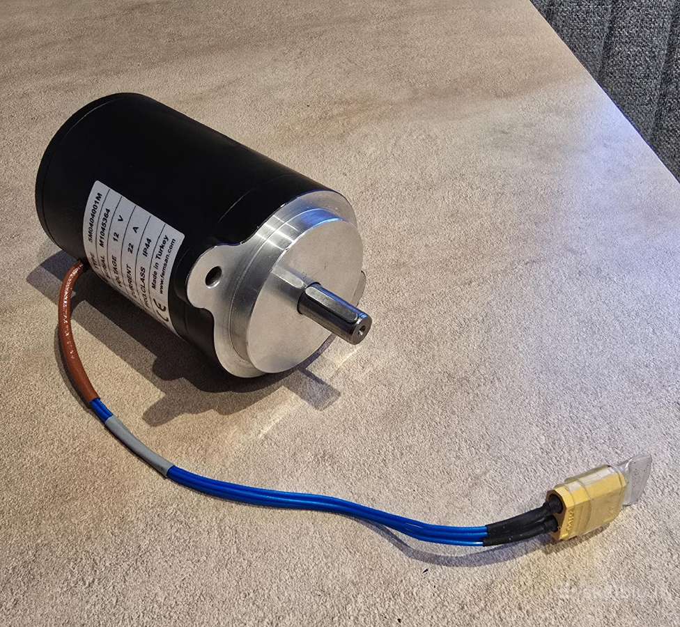 Parduodamas naujas Femsan 12v varikliukas