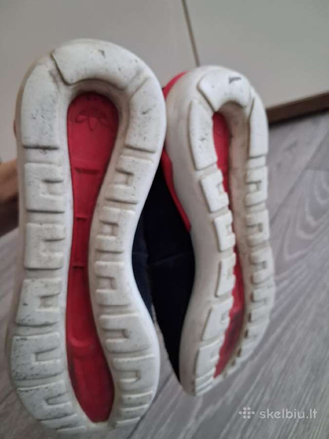 Adidas kedai - nuotraukos Nr. 4