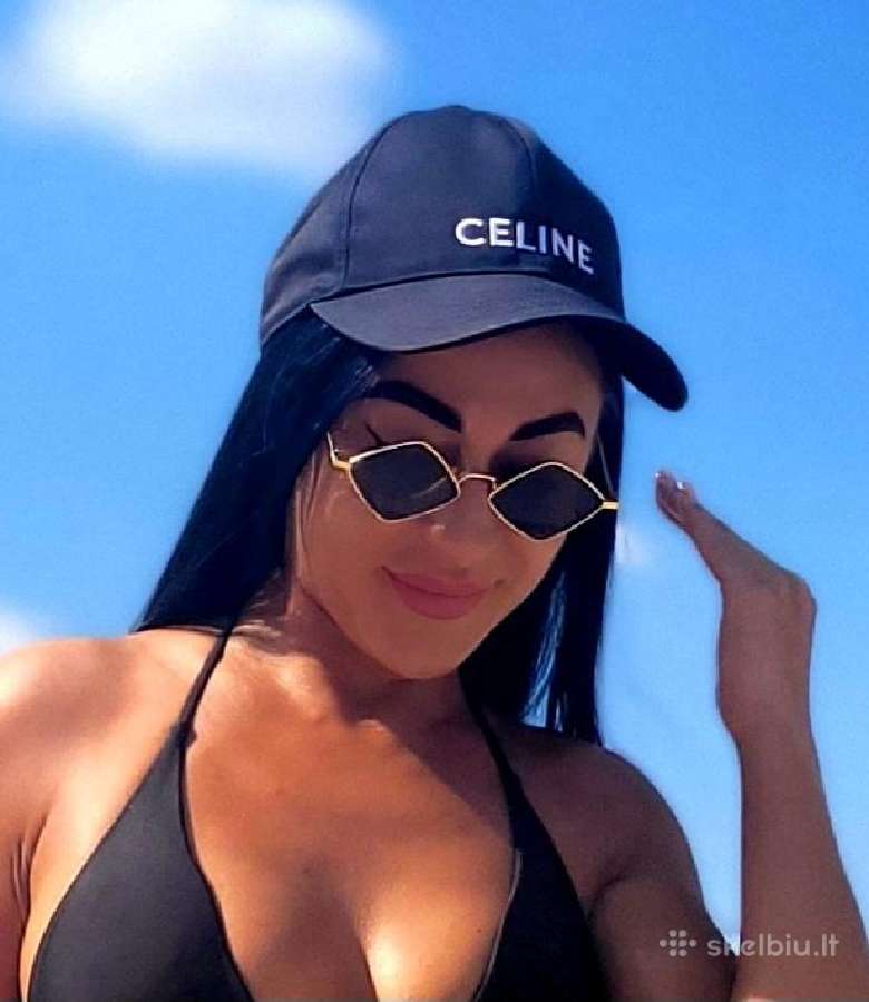 Celine juoda kepurė
