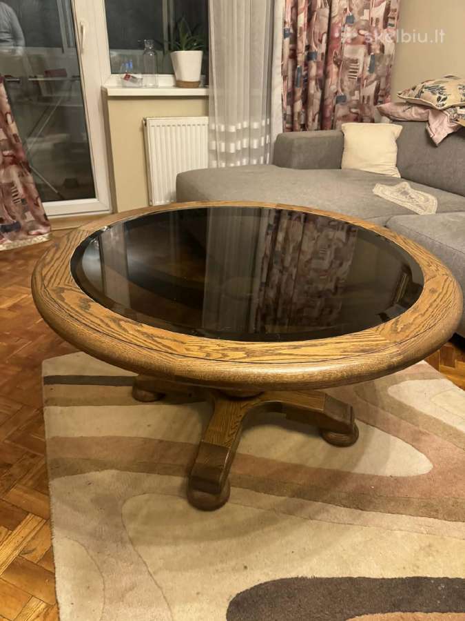 Ąžuolinis staliukas